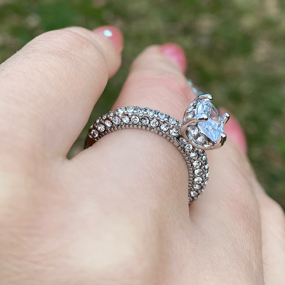 NEW Elegant 925 Silver Oval Cut Sapphire Ring - Picture 5 of 8